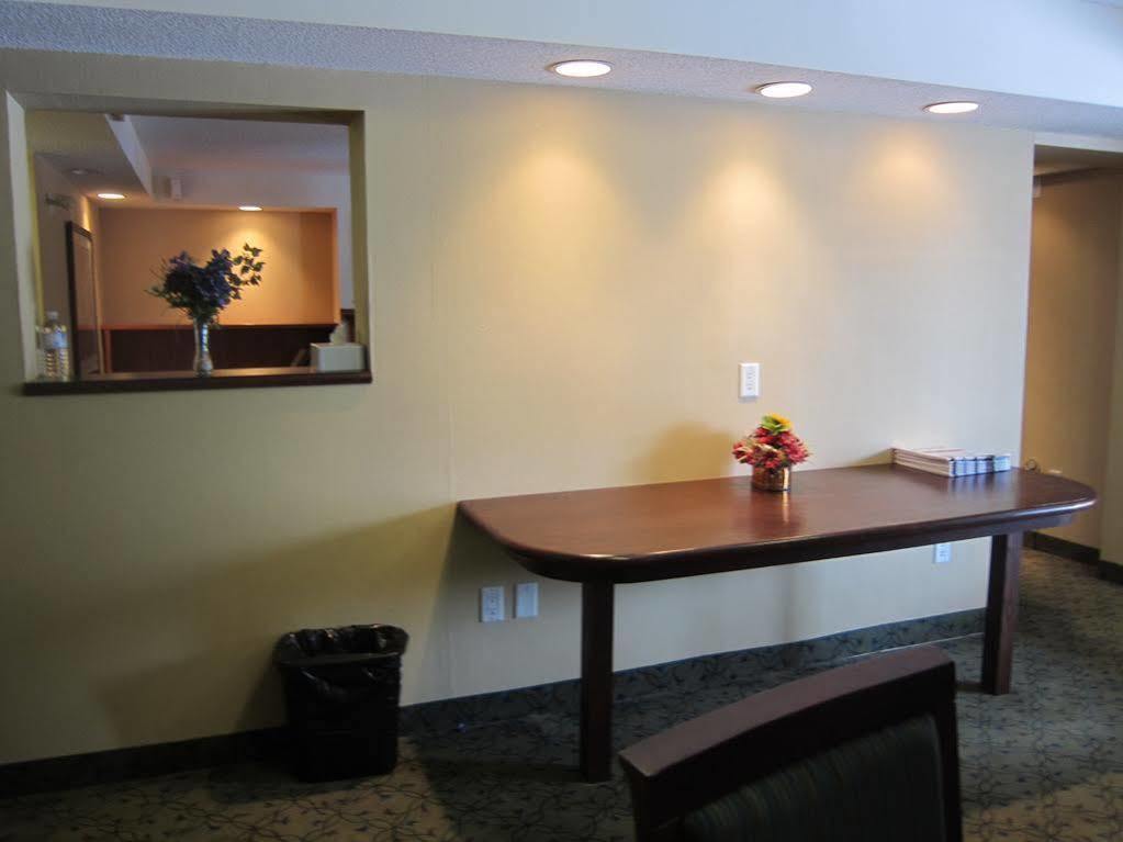 Travelodge By Wyndham Ottawa West Kültér fotó
