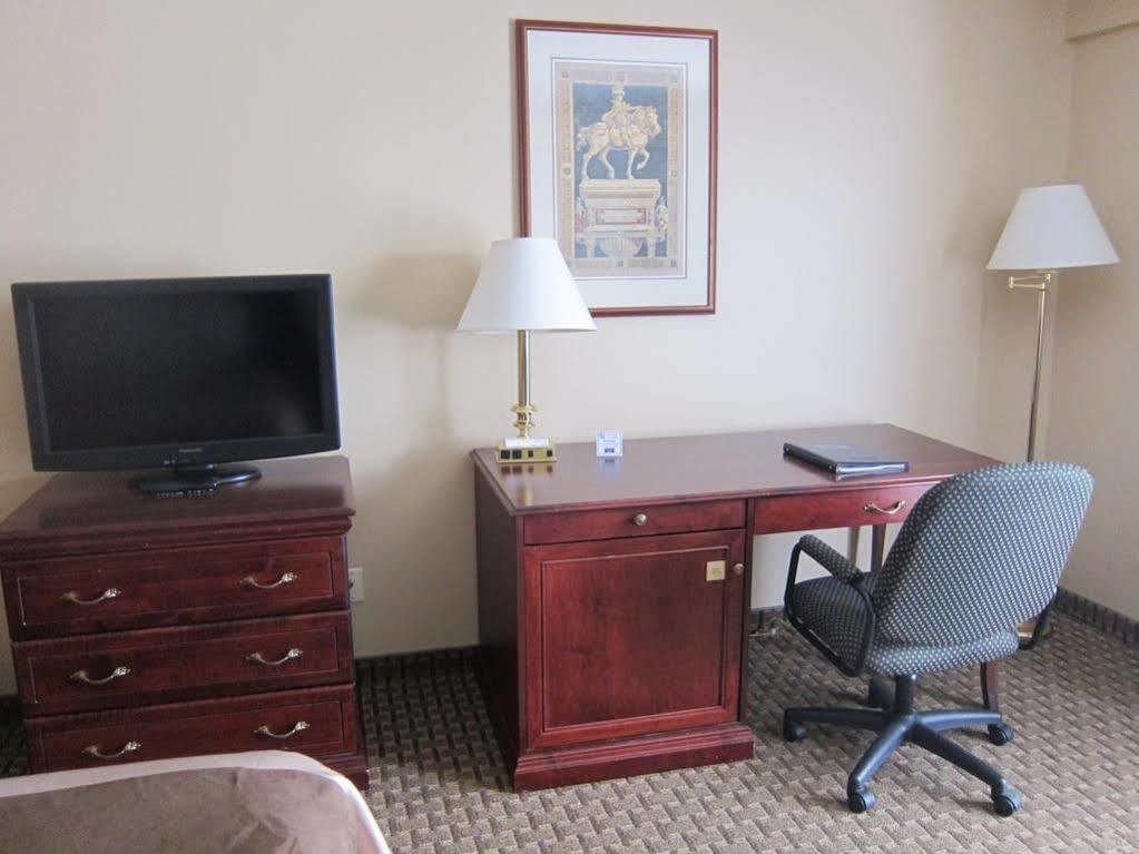Travelodge By Wyndham Ottawa West Kültér fotó